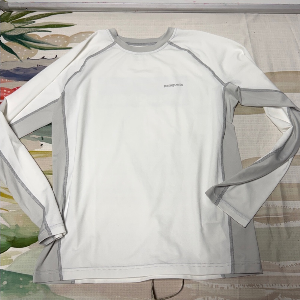 Patagonia White and Light Gray Long Sleeve Logo Top kids size large - Picture 3 of 4